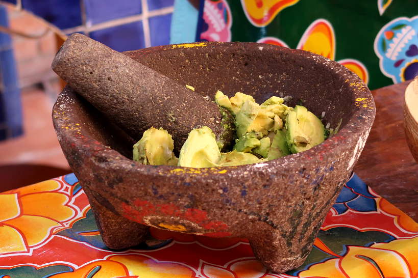 The Best Authentic Mexican Guacamole Recipe (Easy and Creamy) 1