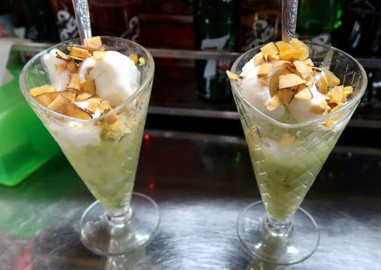 The 14 Most Delightful Popular Vietnamese Desserts To Indulge In