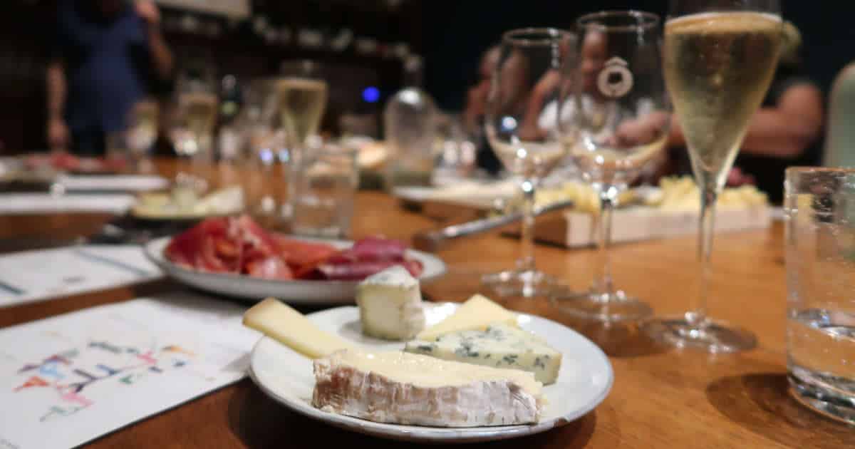 8 Best Wine and Cheese Tasting Tours in Paris