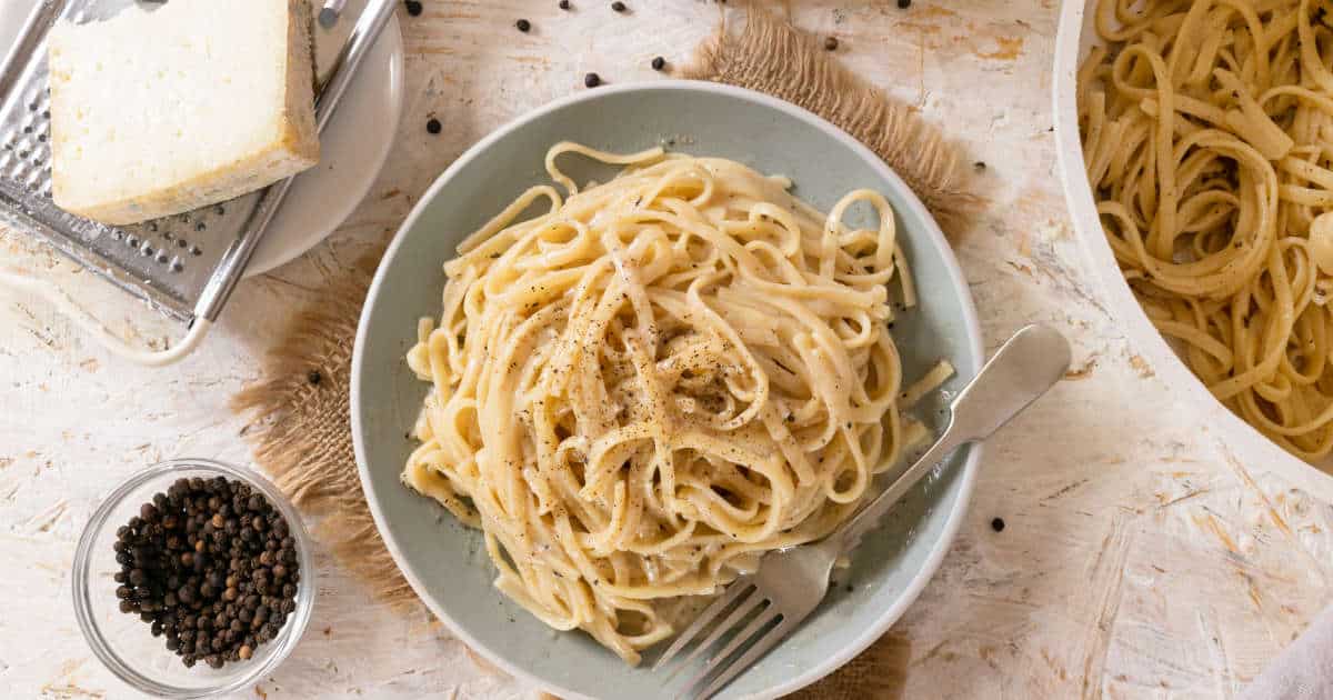 Easy Authentic Cacio e Pepe Recipe - Recipes from Italy