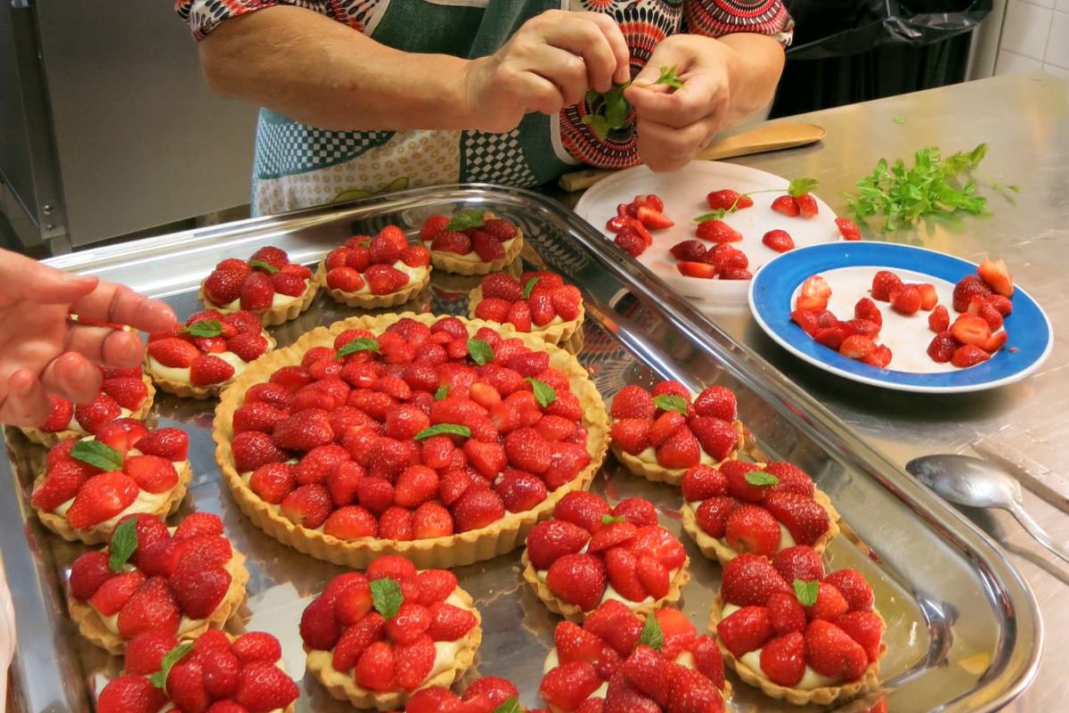 Pastry_Anjou Pie made with fresh strawberries from the Loire Valley in France